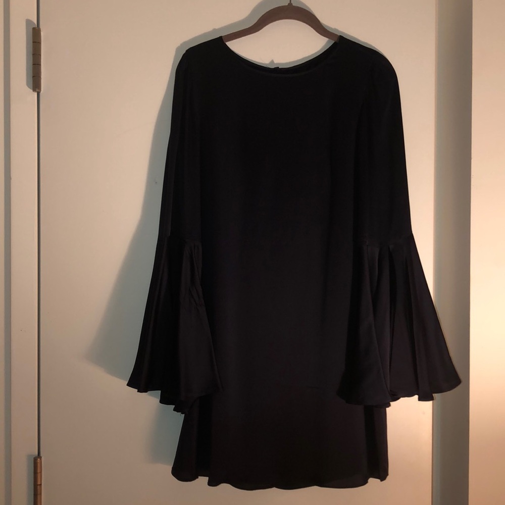 Elizabeth &James Navy silk mini  dress. Small
